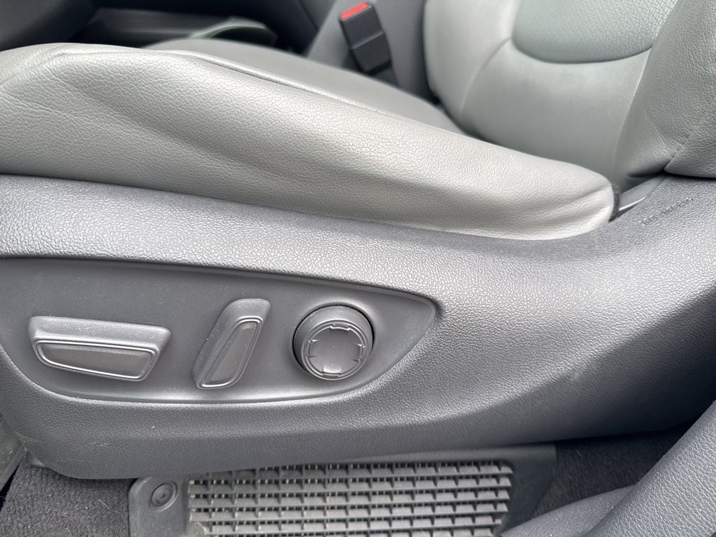2021 Toyota Sienna XLE - Photo 11