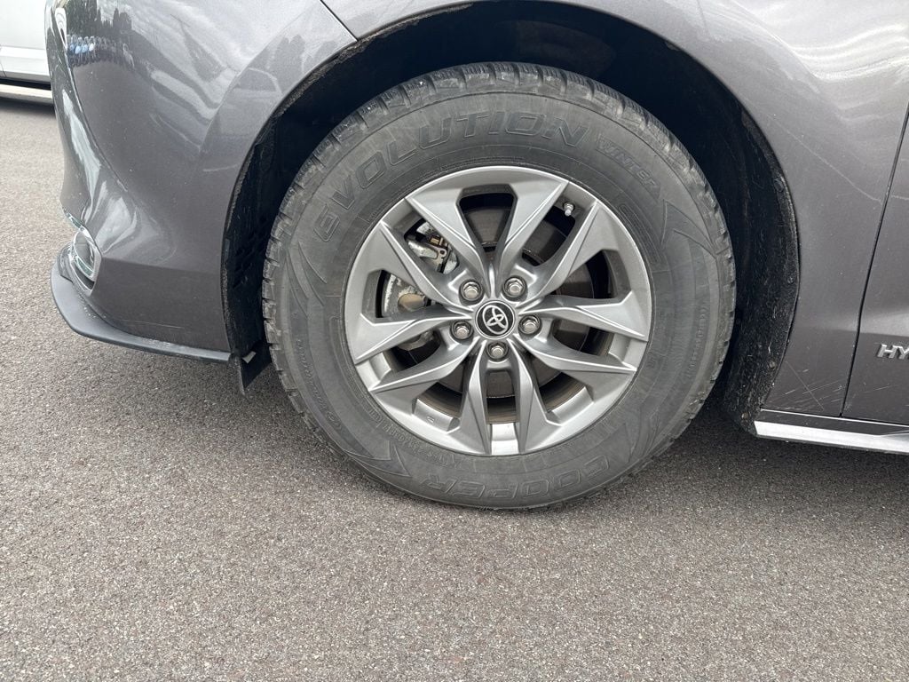 2021 Toyota Sienna XLE - Photo 9