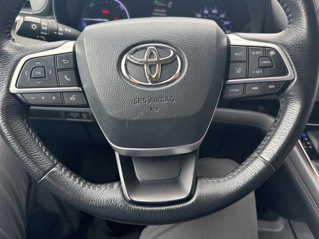 2021 Toyota Sienna XLE - Photo 13