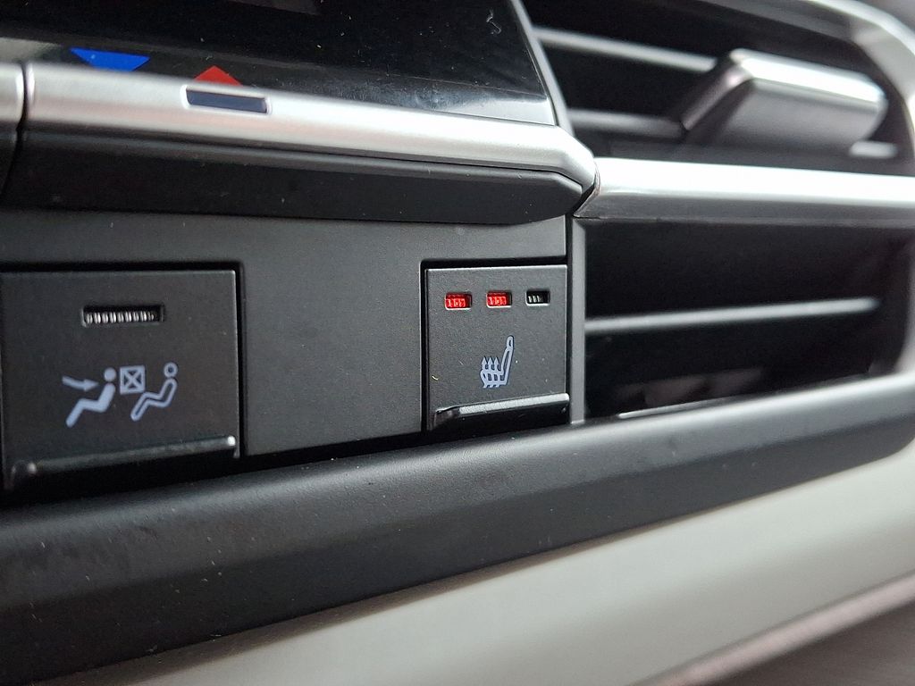 2021 Toyota Sienna XLE - Photo 26
