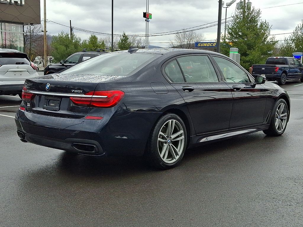 2016 BMW 7 Series 750i - Photo 9