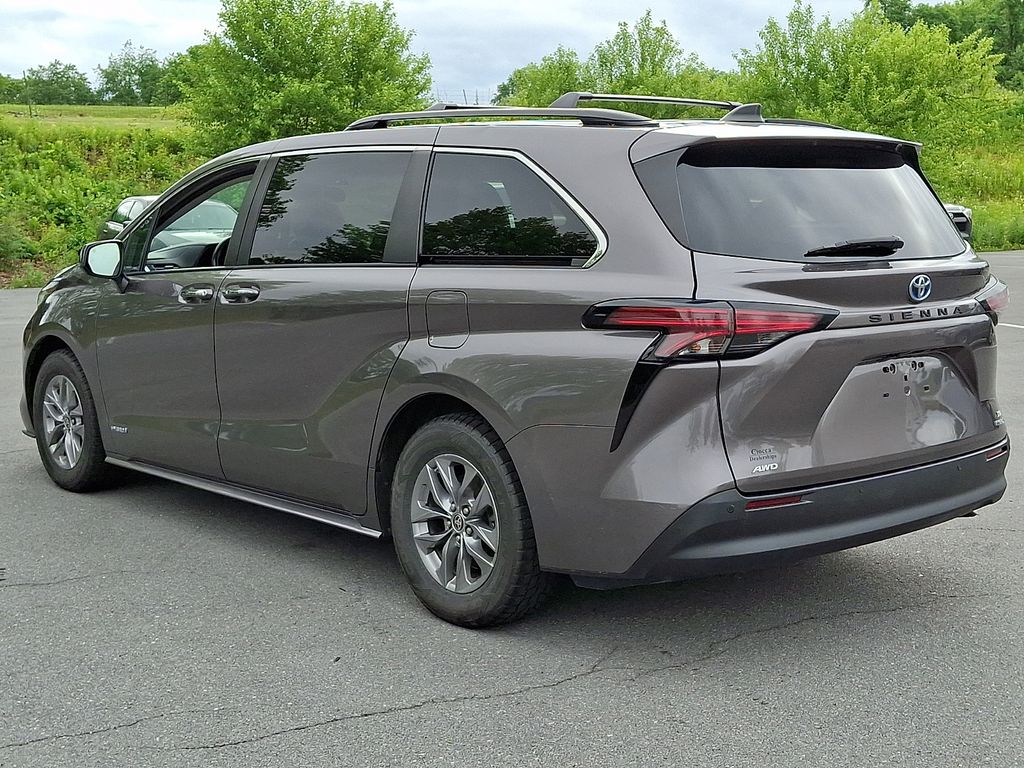 2021 Toyota Sienna XLE - Photo 6