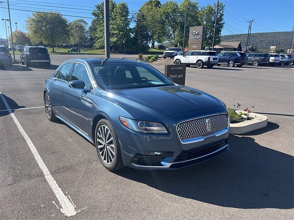 2020 Lincoln Continental Standard photo 2