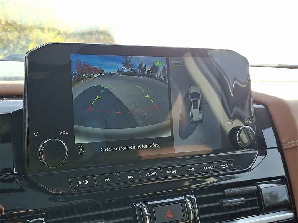 2023 Nissan Pathfinder Platinum photo 4