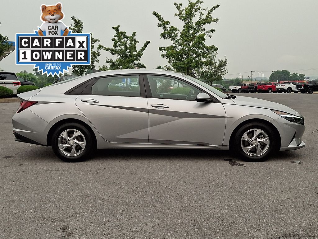 2021 Hyundai Elantra SE - Photo 10