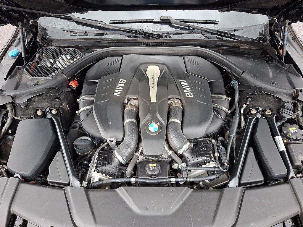 2016 BMW 7 Series 750i - Photo 36