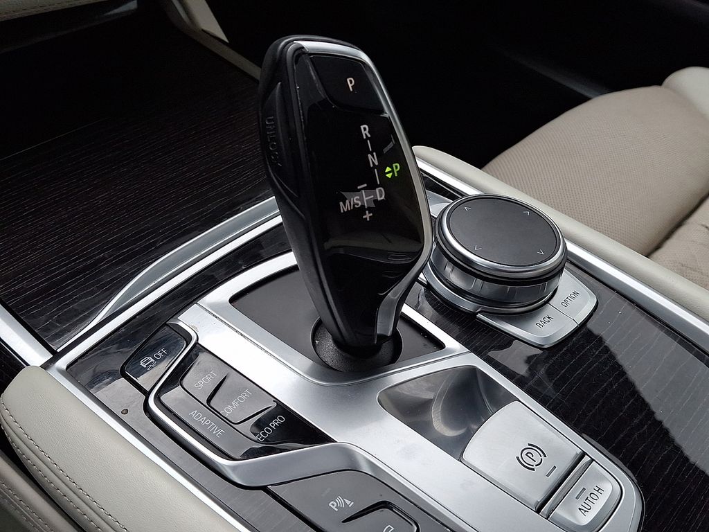 2016 BMW 7 Series 750i - Photo 18