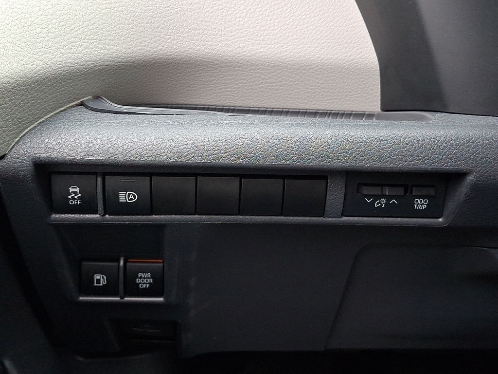 2021 Toyota Sienna XLE - Photo 25