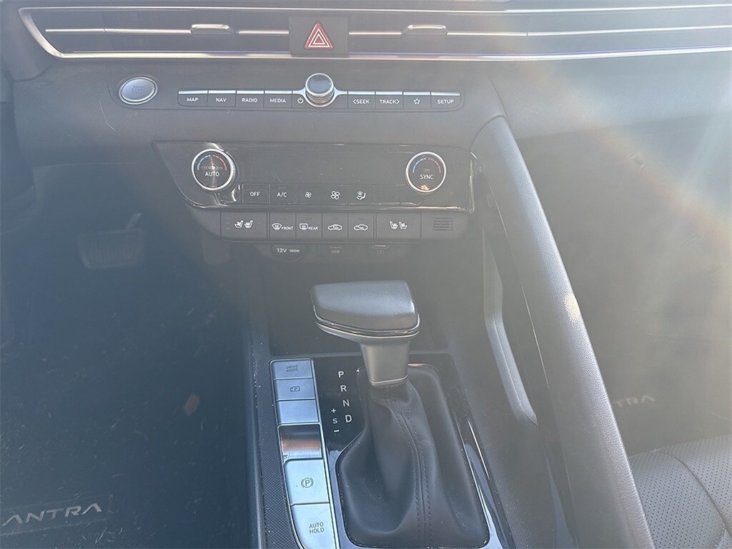 2023 Hyundai Elantra Hybrid Limited photo 3