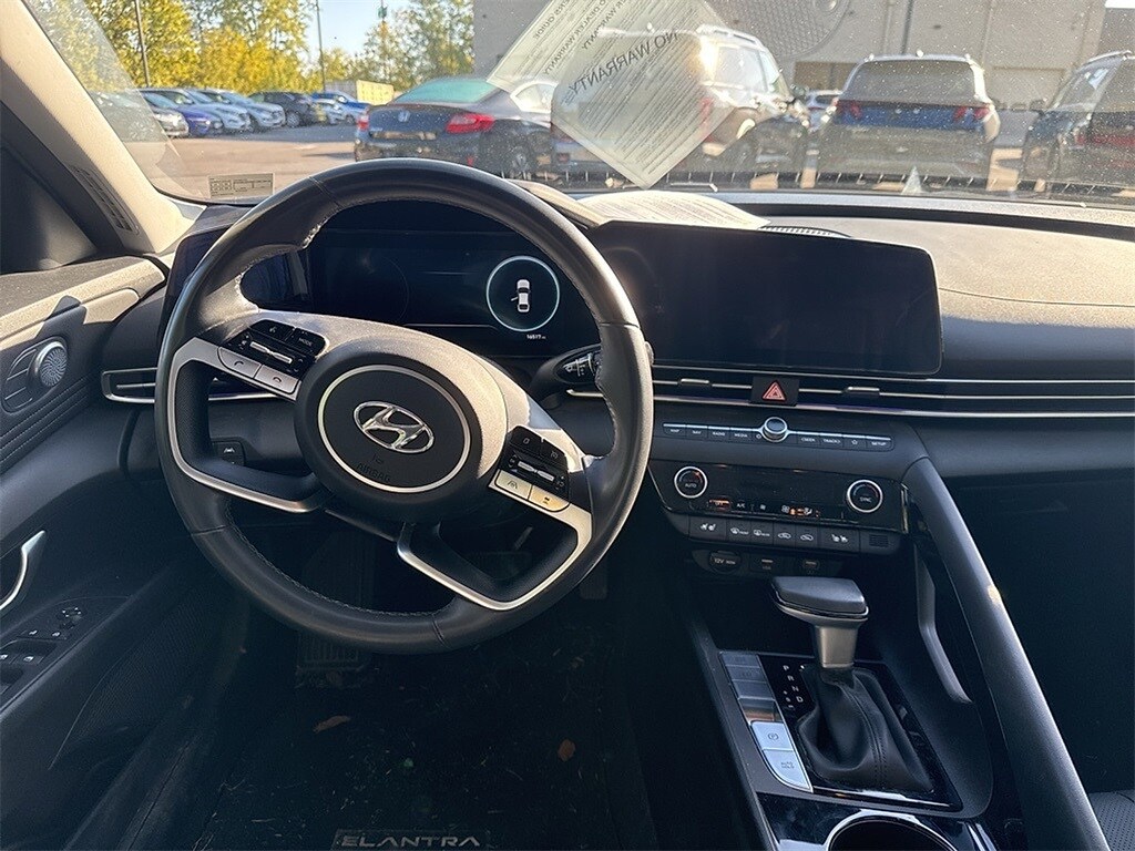 2023 Hyundai Elantra Hybrid Limited photo 2