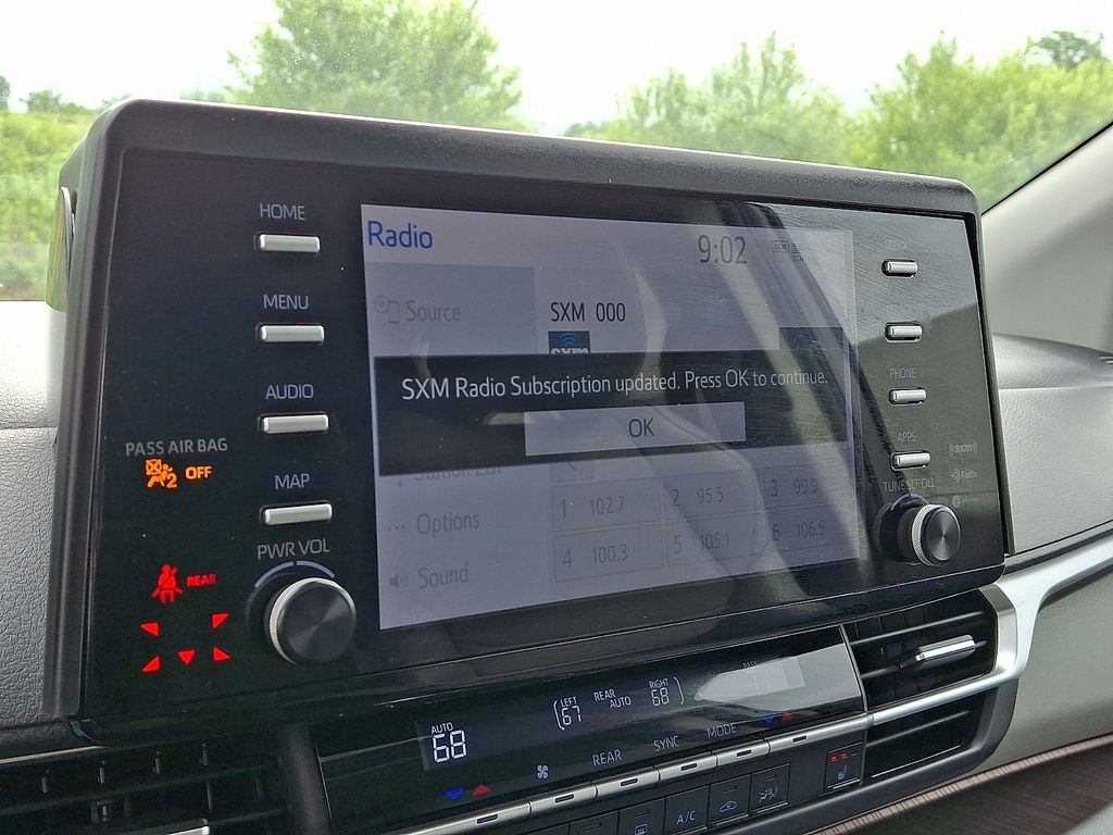 2021 Toyota Sienna XLE - Photo 20