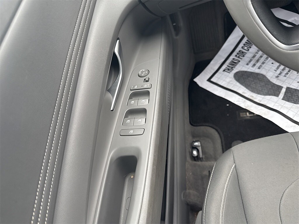 2023 Hyundai Elantra SEL photo 4