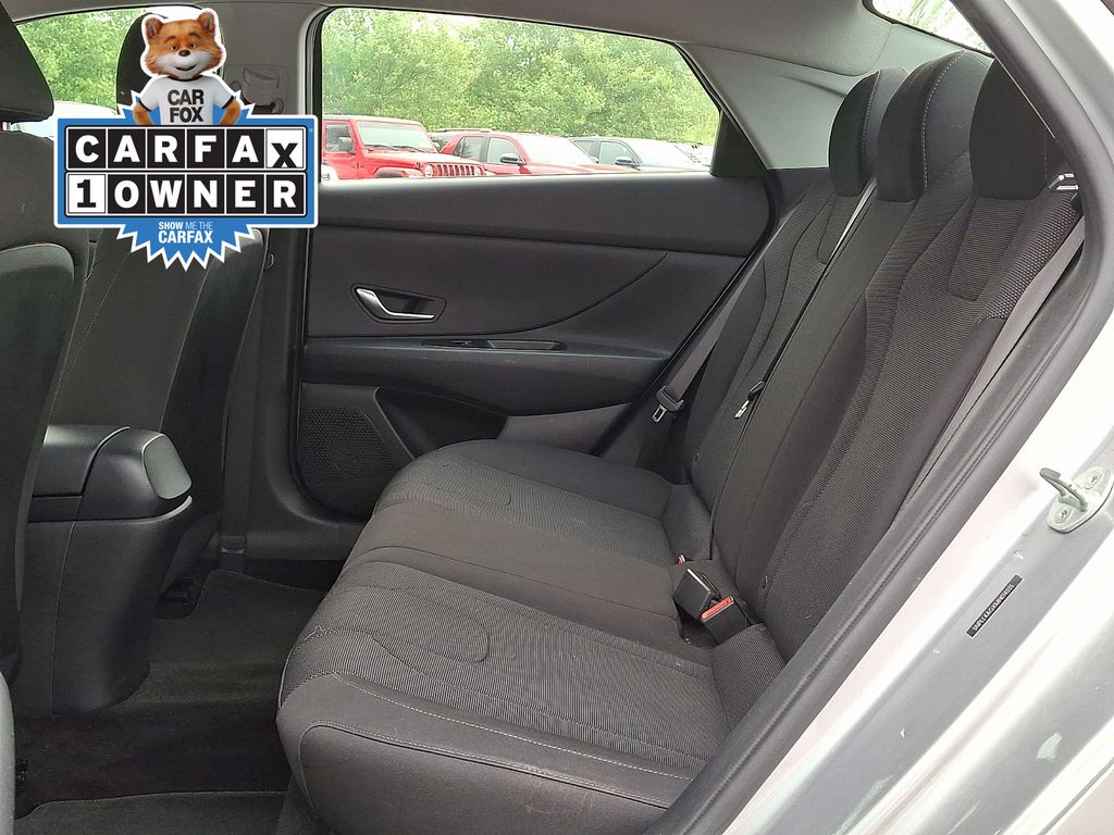 2021 Hyundai Elantra SE - Photo 13
