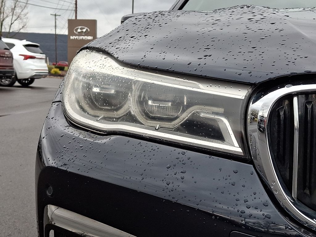 2016 BMW 7 Series 750i - Photo 12