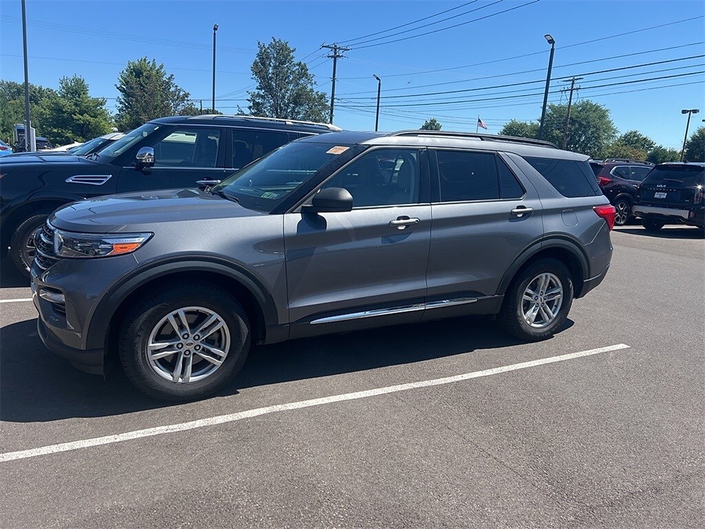 2022 Ford Explorer XLT photo 2