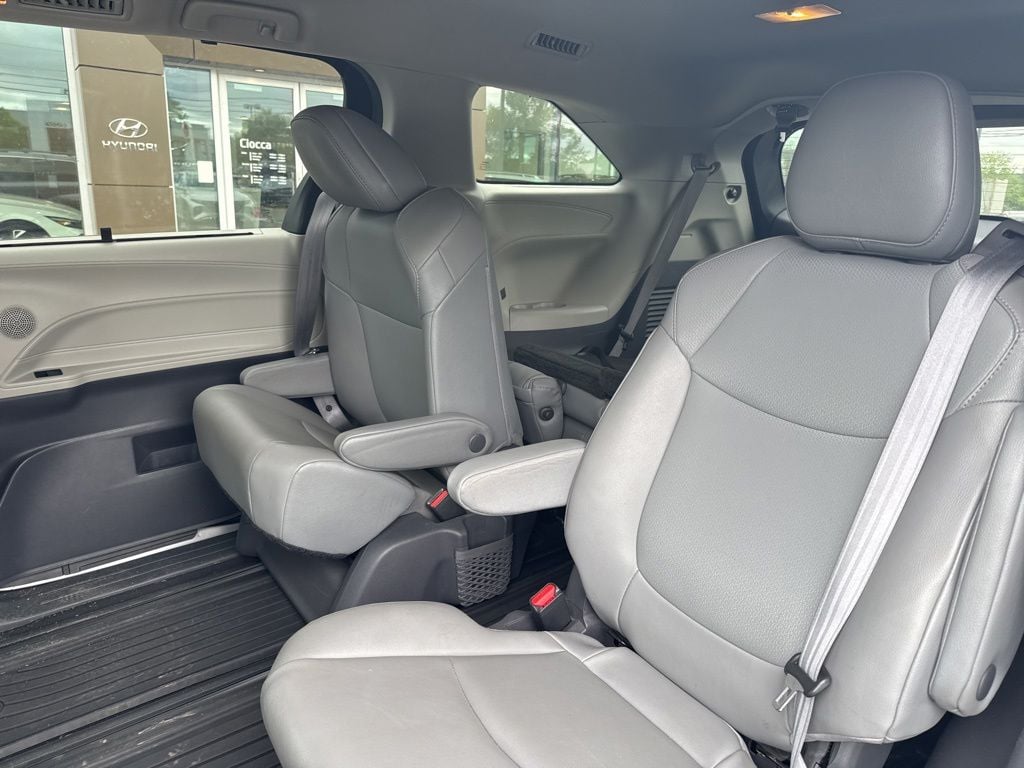 2021 Toyota Sienna XLE - Photo 12