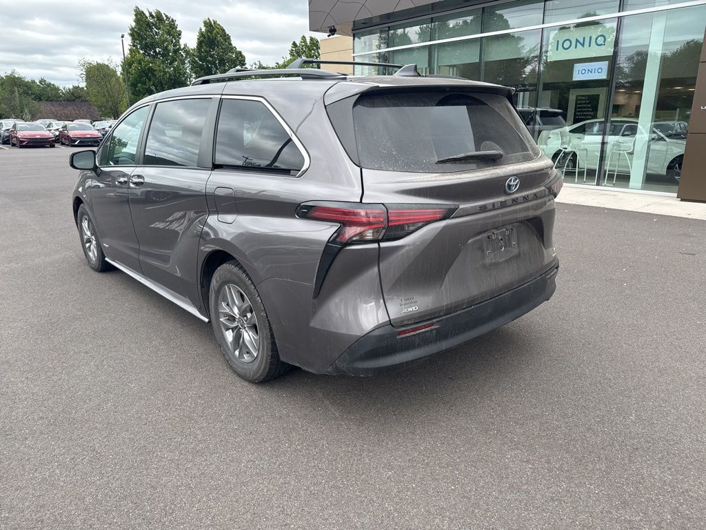 2021 Toyota Sienna XLE - Photo 7