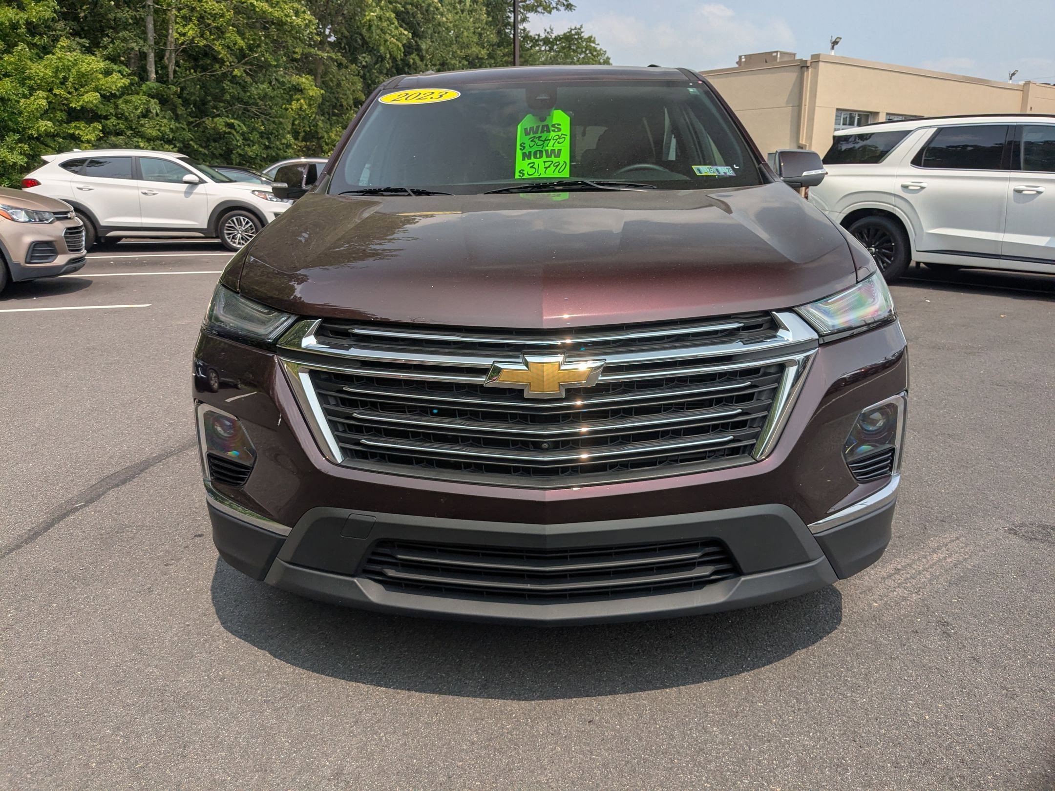 2023 Chevrolet Traverse Cloth 1LT photo 2