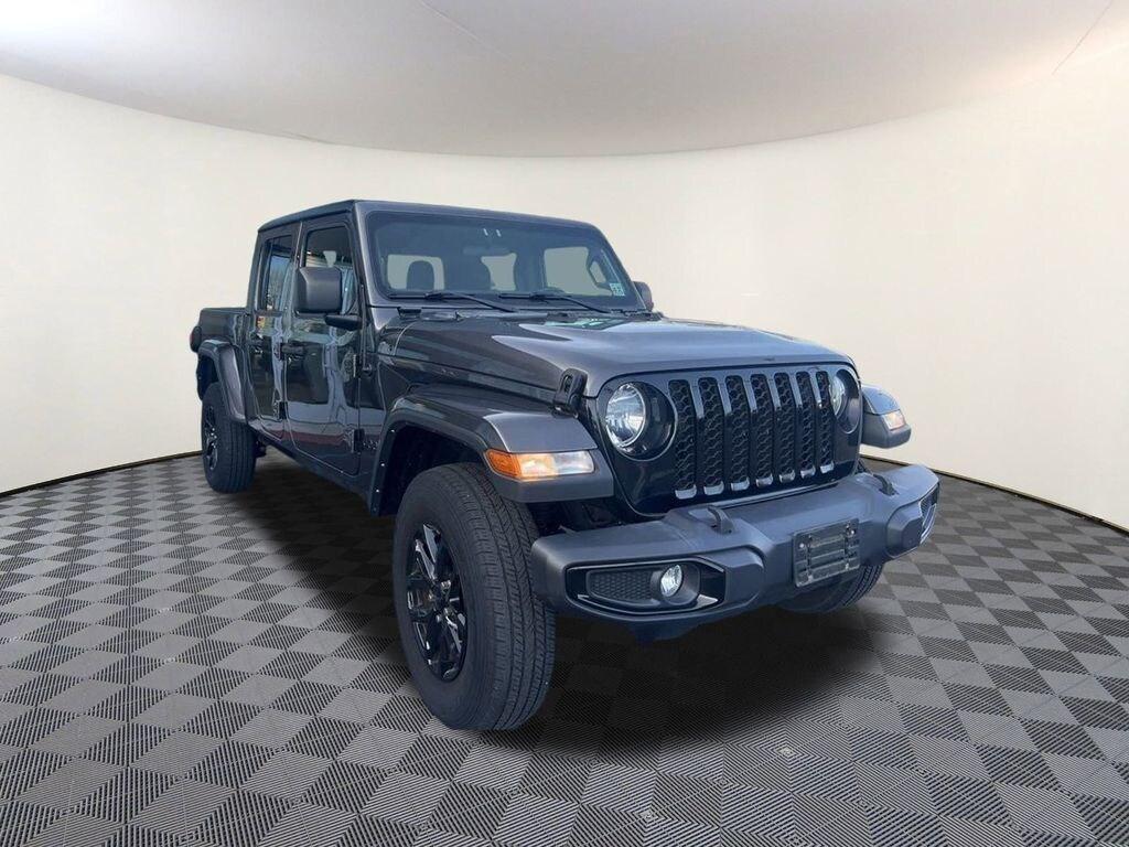 Used 2022 Jeep Gladiator Sport Truck Crew Cab