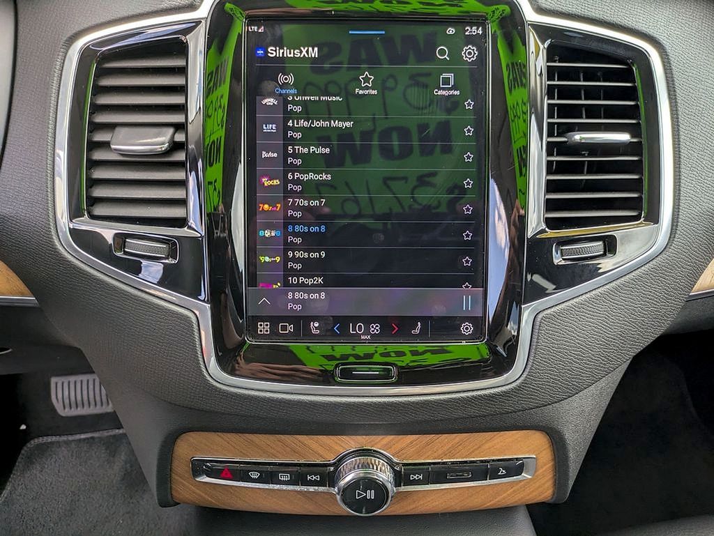 2023 Volvo XC90 Plus - Photo 16