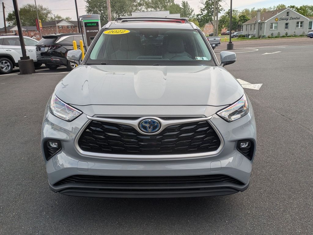 Used 2022 Toyota Highlander Hybrid XLE Bronze SUV