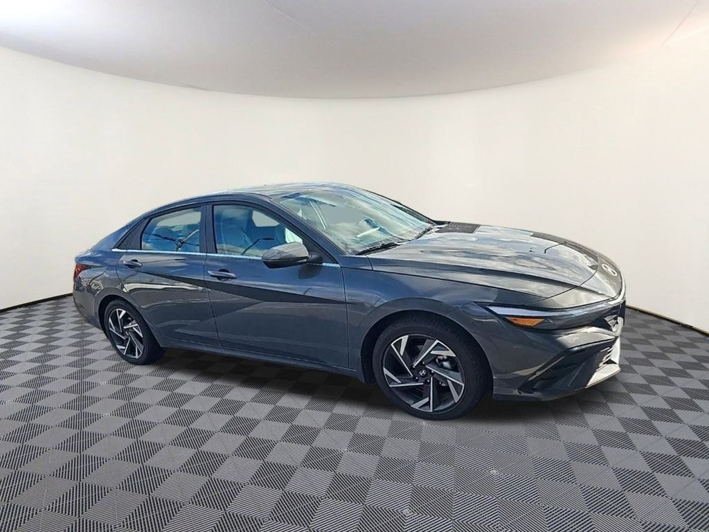 Certified 2025 Hyundai Elantra Limited Sedan