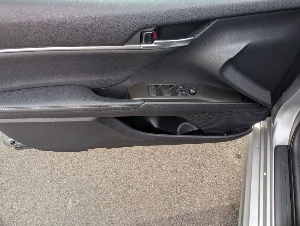 2021 Toyota Camry XSE - Photo 9