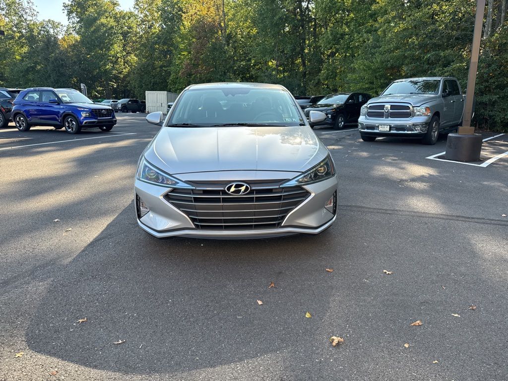 2020 Hyundai Elantra SE photo 2