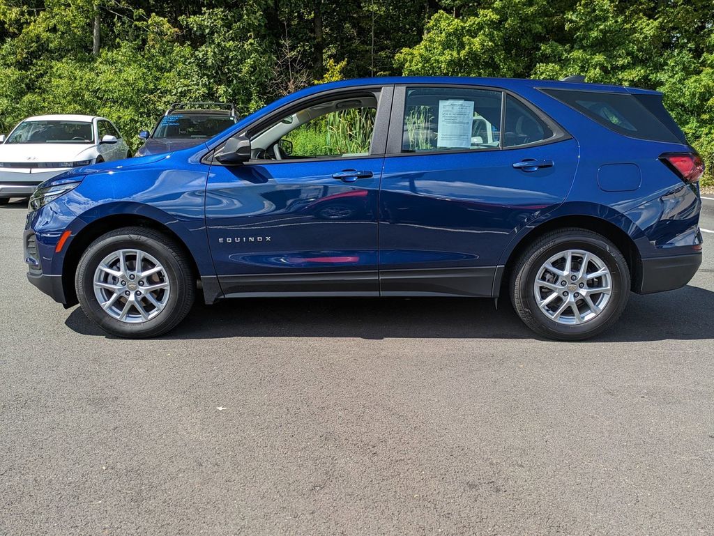 2023 Chevrolet Equinox LS photo 3