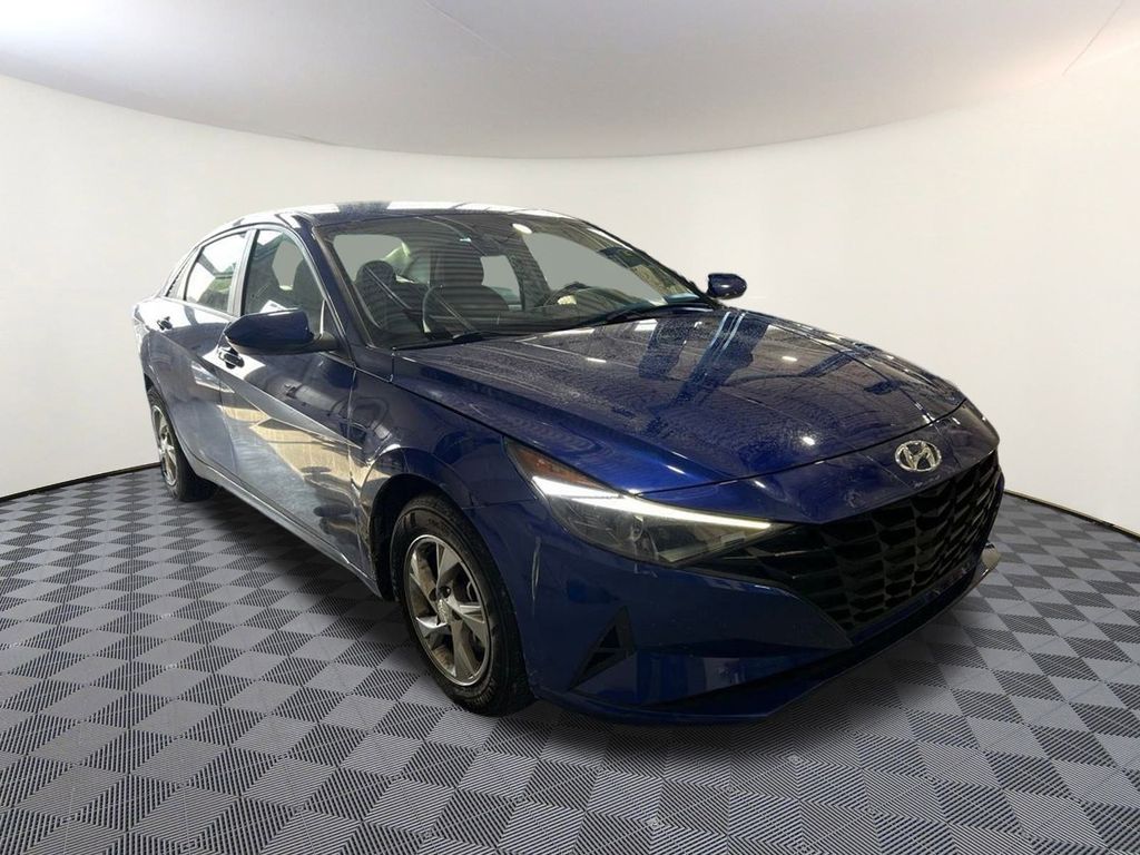 2023 Hyundai Elantra SE