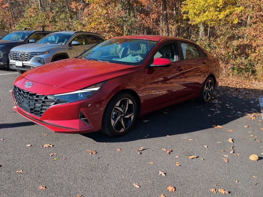 2023 Hyundai Elantra SEL photo 3
