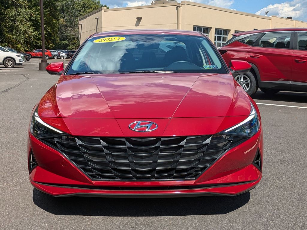 2023 Hyundai Elantra SEL photo 2