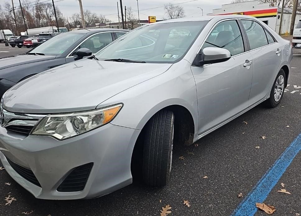 2012 Toyota Camry LE's photo