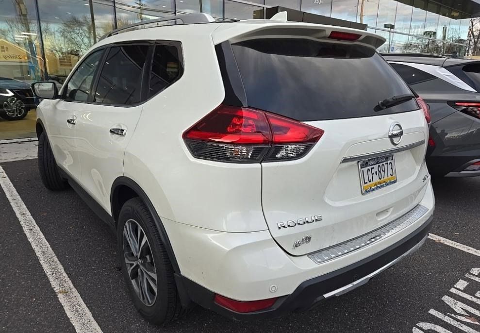2019 Nissan Rogue SV photo 3