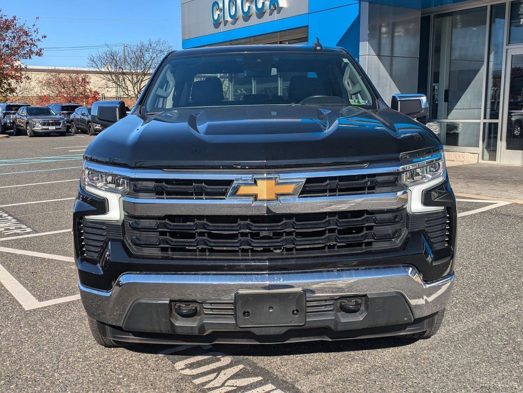 2022 Chevrolet Silverado 1500 LT photo 2