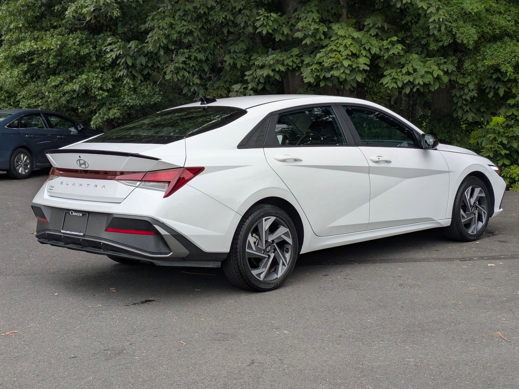 2025 Hyundai Elantra SEL Sport photo 3