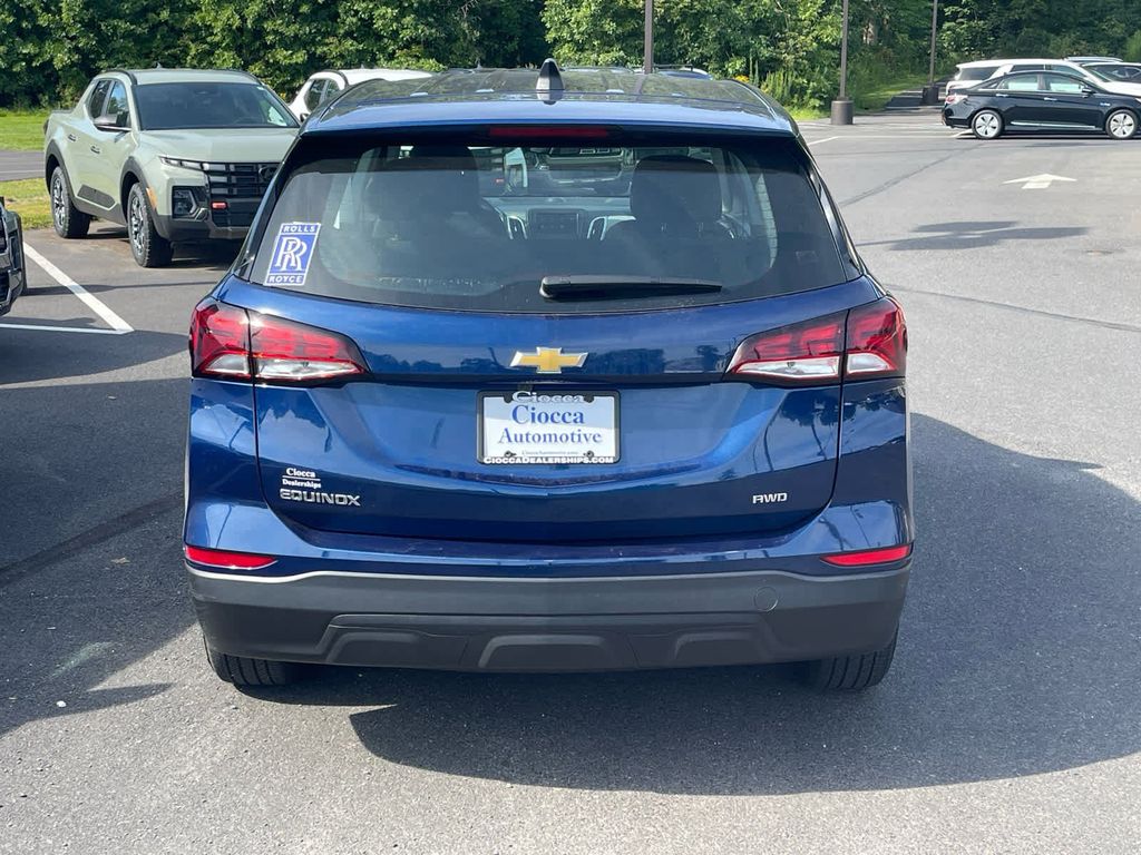 2023 Chevrolet Equinox LS photo 4