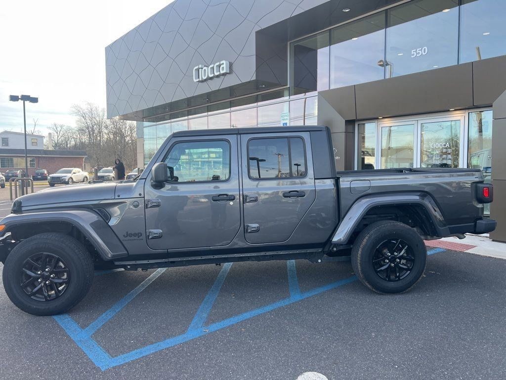 Used 2022 Jeep Gladiator Sport Truck Crew Cab