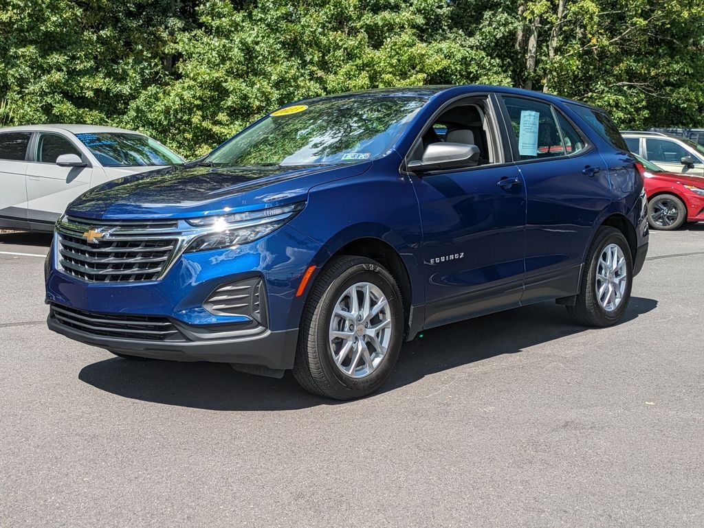 2023 Chevrolet Equinox LS photo 2