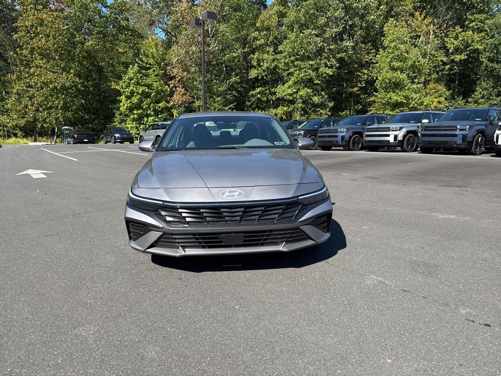 2025 Hyundai Elantra SEL Convenience photo 2