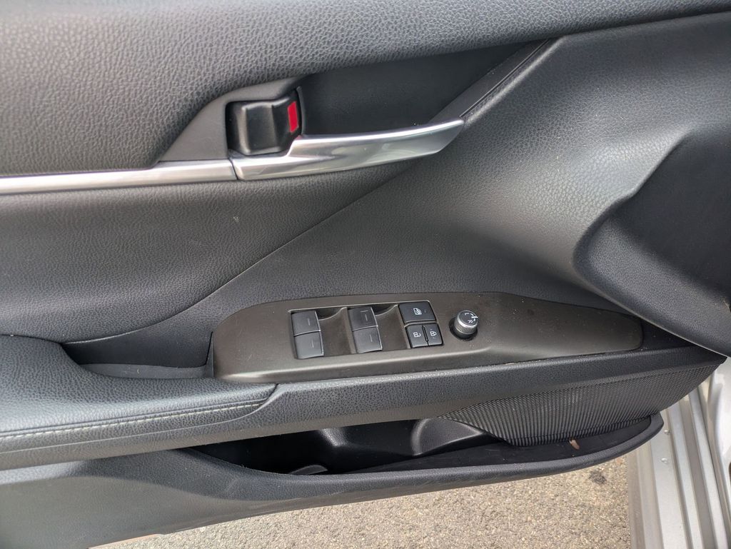 2021 Toyota Camry XSE - Photo 10