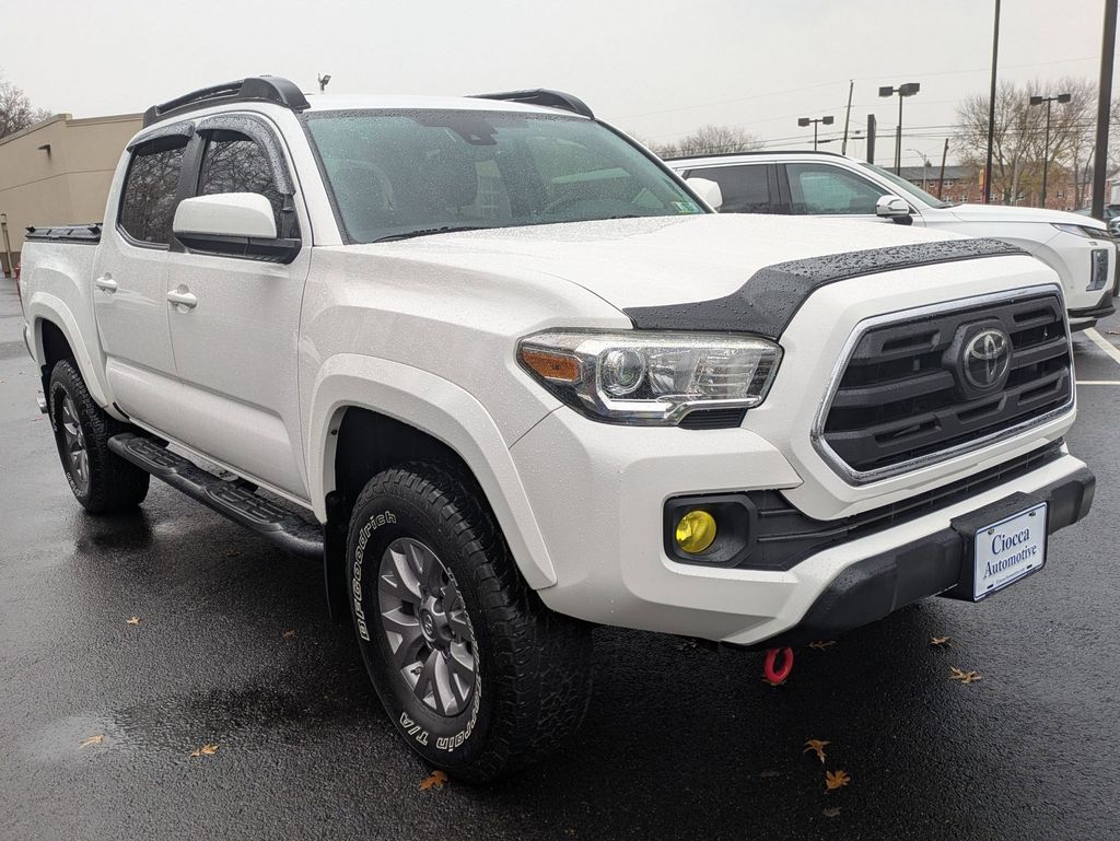 2018 Toyota Tacoma SR5 V6 photo 3