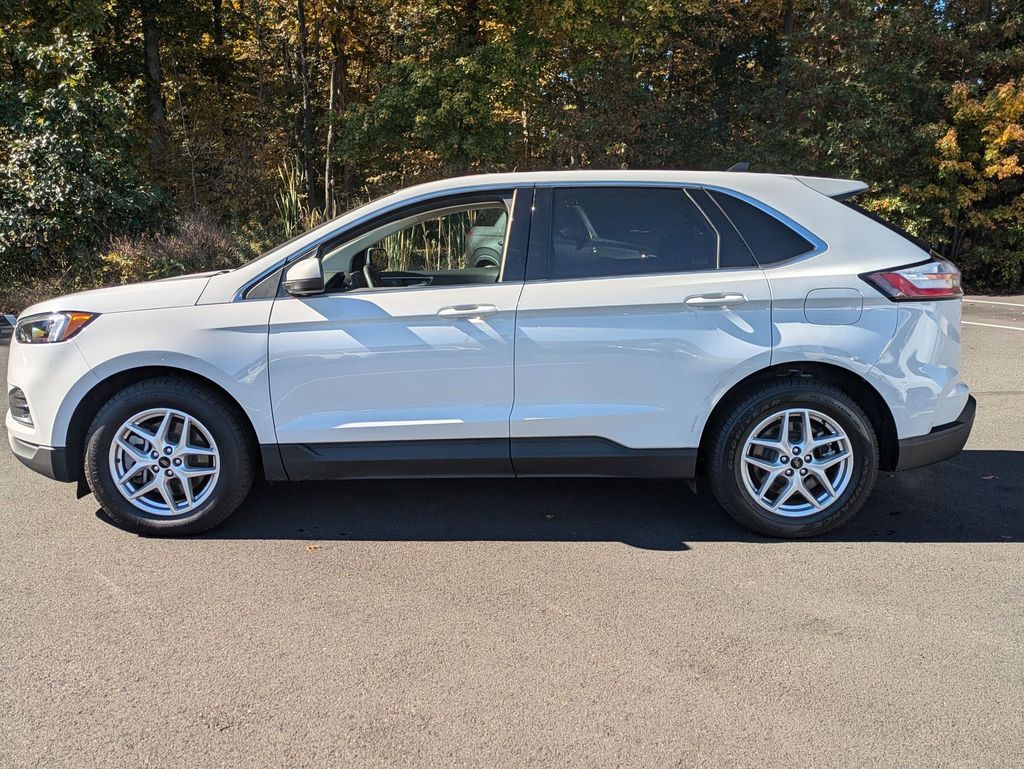 2024 Ford Edge SEL photo 2