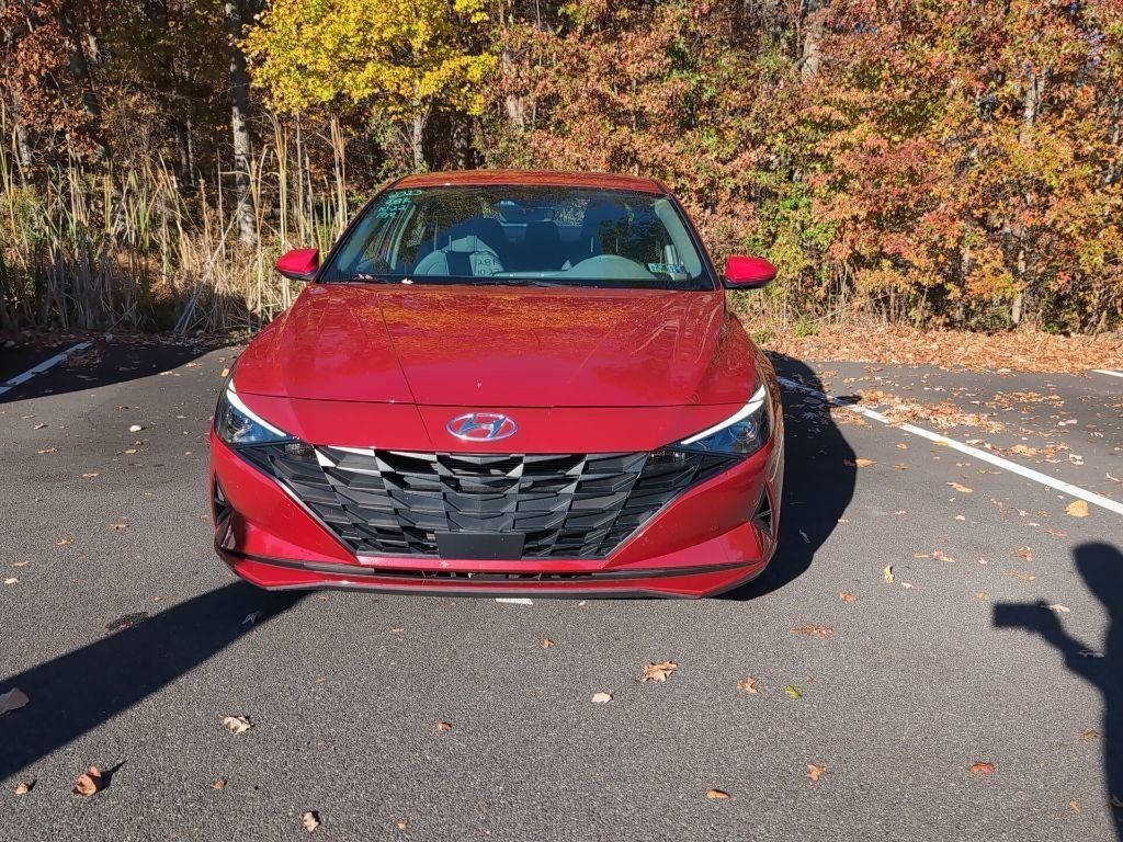 2023 Hyundai Elantra SEL photo 2