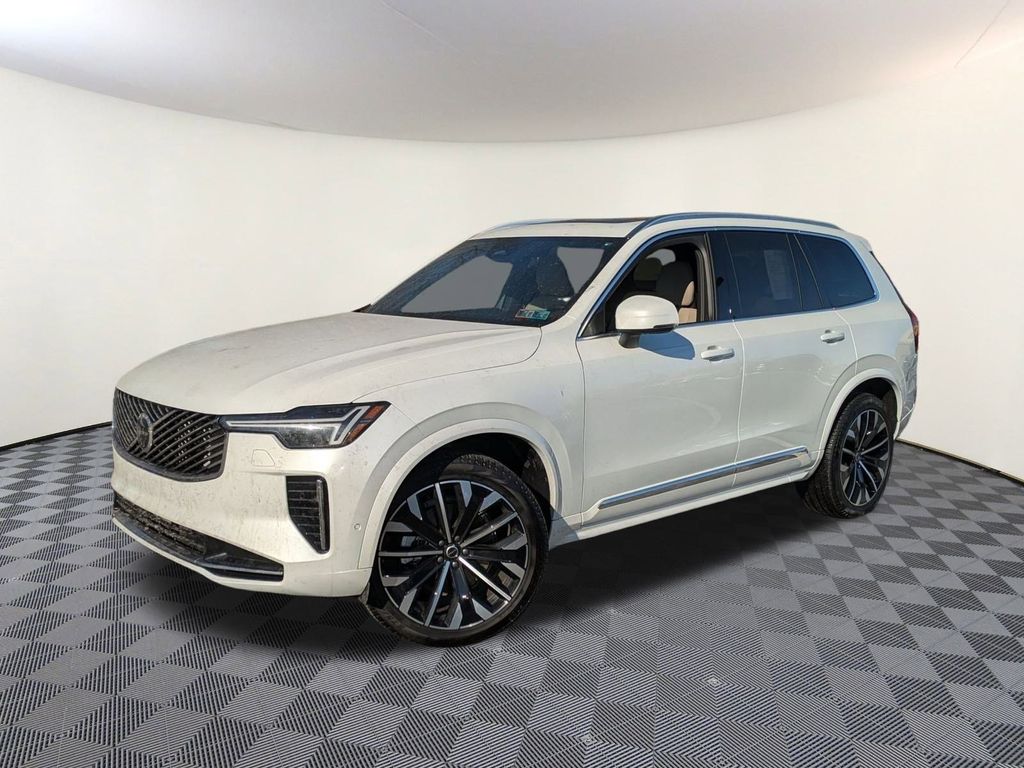 2025 Volvo XC90 Plus's photo
