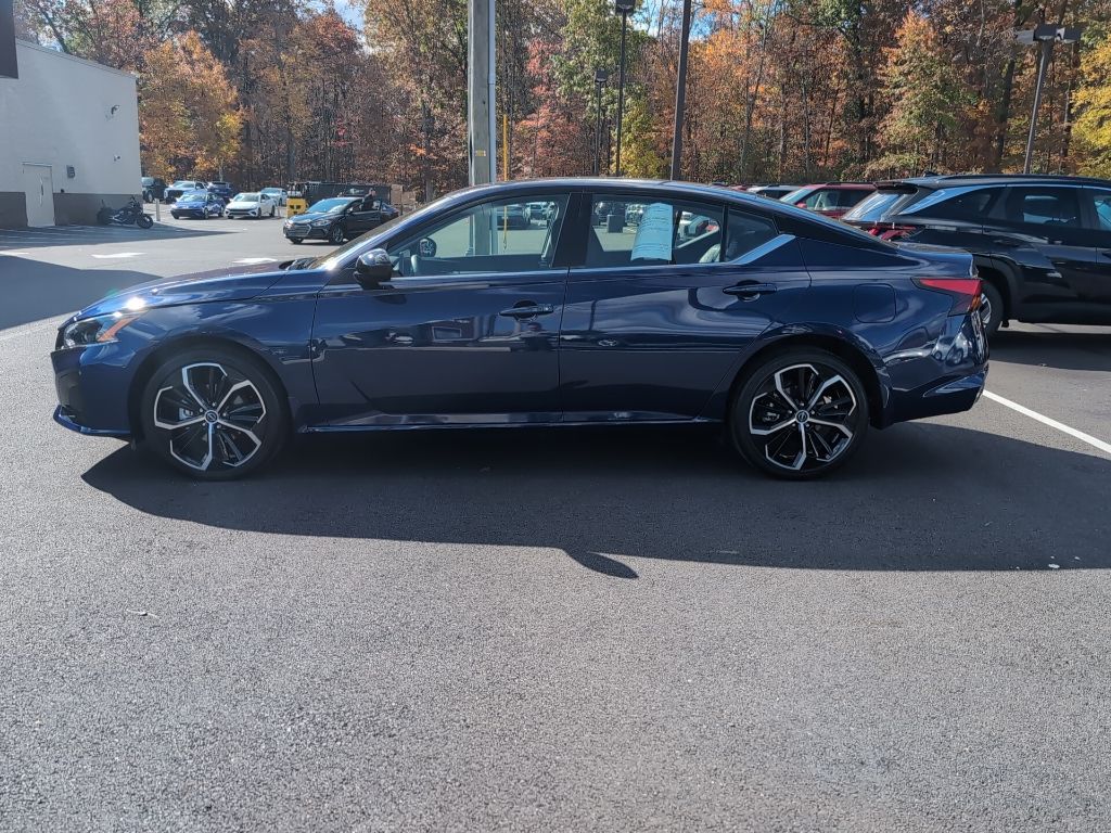 2024 Nissan Altima 2.5 SR photo 4