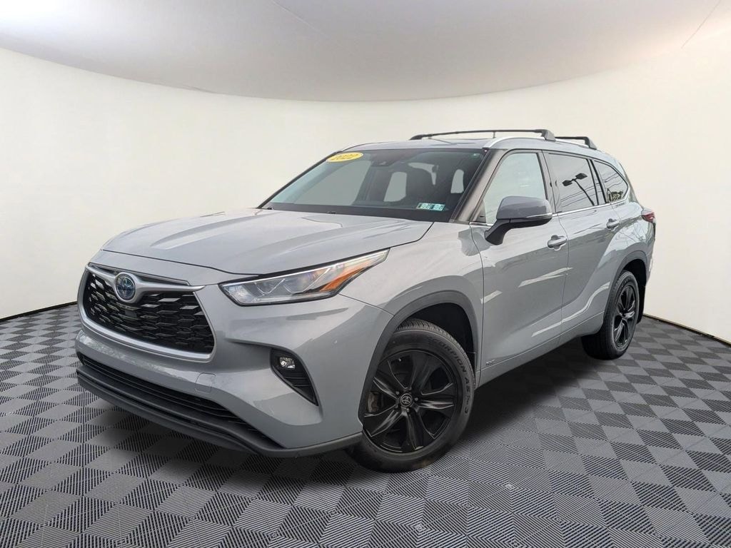 Used 2022 Toyota Highlander Hybrid XLE Bronze SUV