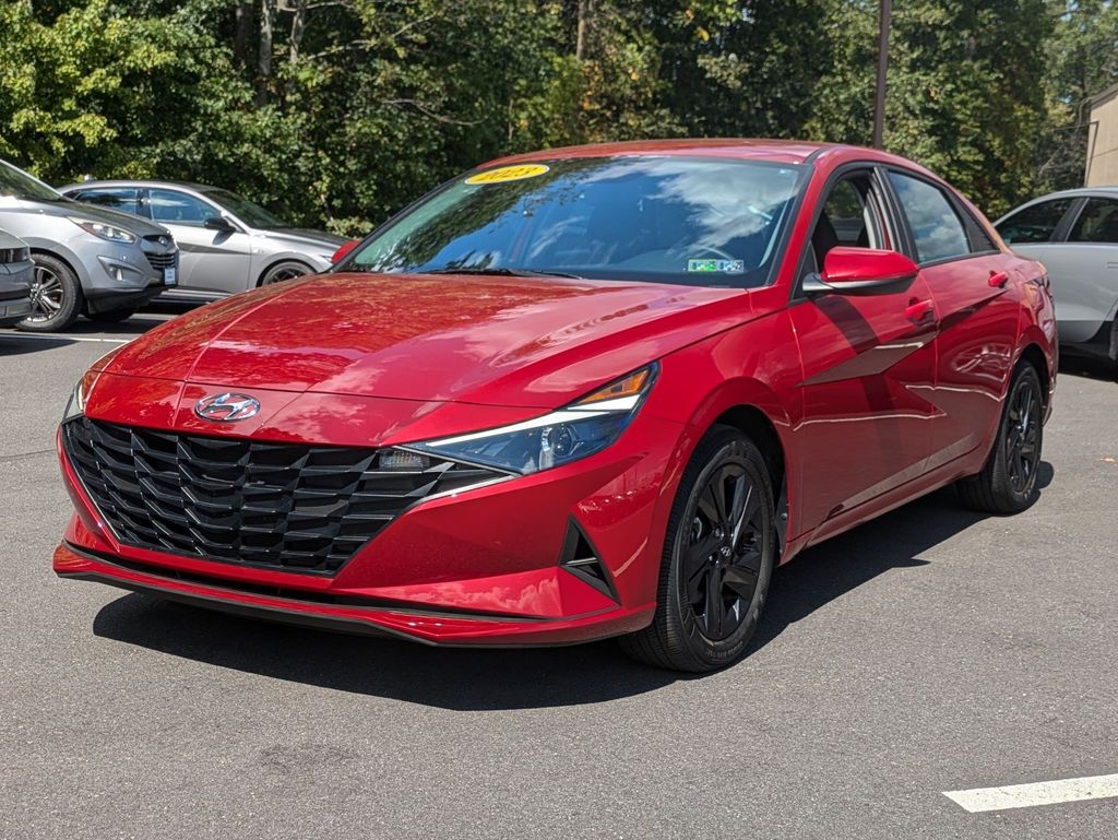 2023 Hyundai Elantra SEL photo 3