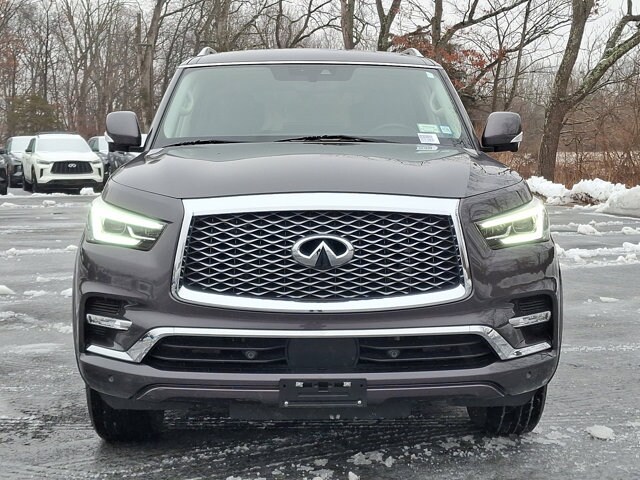 2022 Infiniti QX80 Luxe photo 2