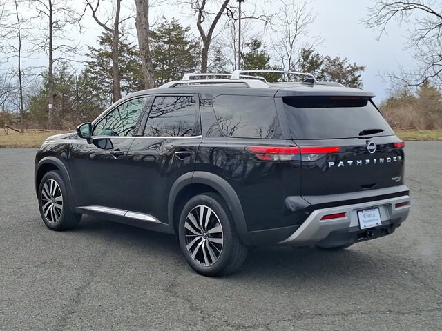 2023 Nissan Pathfinder Platinum photo 4